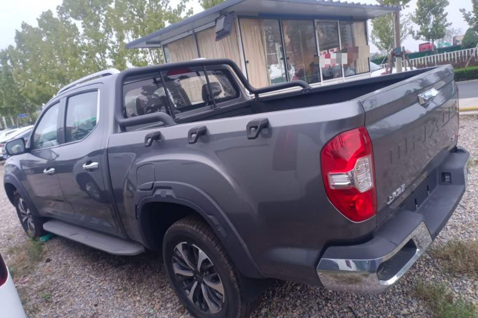 Used SAIC MAXUS Xingji 2023 Starry R 2.0T Automatic Diesel 2WD Luxury Edition Long-Box Model Left Side