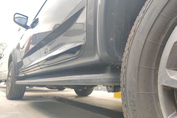 Used SAIC MAXUS Xingji 2023 Starry H 2.0T Automatic Diesel Dual-Turbo All-Wheel-Drive Flagship Model – Standard Wheelbase Left Side Sill