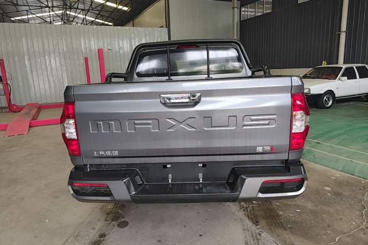 Used SAIC MAXUS Xingji 2023 Starry L 2.0T Diesel Automatic 2WD Elite Edition Standard Cab Rear