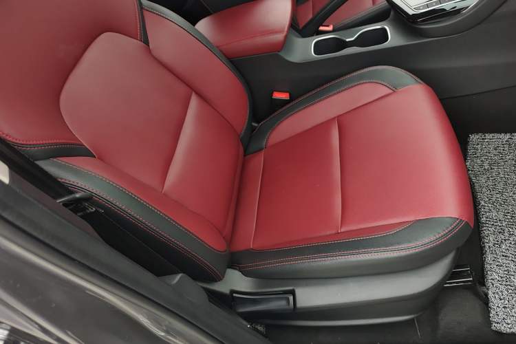 Used SAIC MAXUS Xingji 2023 Starry R 2.0T Automatic Diesel 4x4 Luxury Edition Long-Box Model Right Front Seat