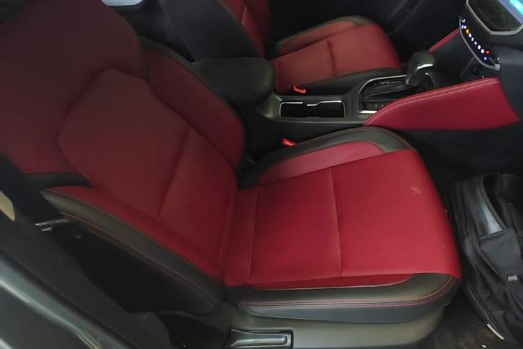 Used SAIC MAXUS Xingji 2023 Starry L 2.0T Diesel Automatic 2WD Elite Edition Standard Cab Right Front Seat