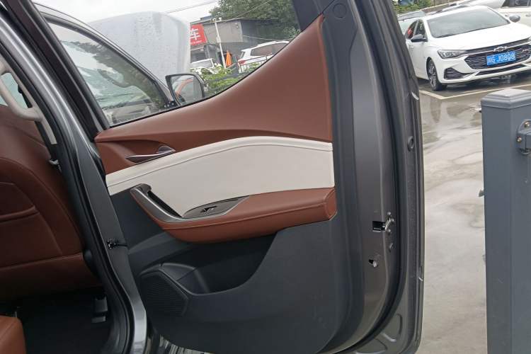 Used SAIC MAXUS Xingji 2023 Starry H 2.0T Automatic Diesel Dual-Turbo All-Wheel Drive Luxury Edition Long Wheelbase Right Rear Door Interior