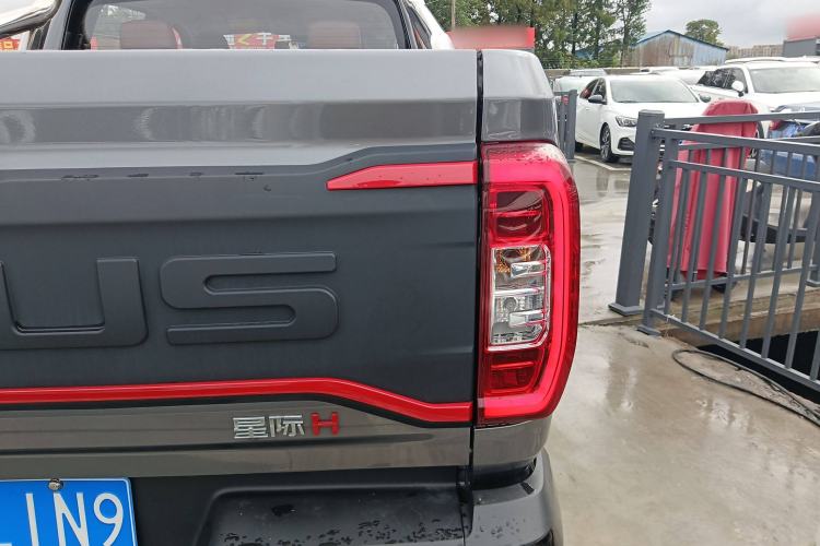 Used SAIC MAXUS Xingji 2023 Starry H 2.0T Automatic Diesel Dual-Turbo All-Wheel Drive Luxury Edition Long Wheelbase Right Rear Taillight