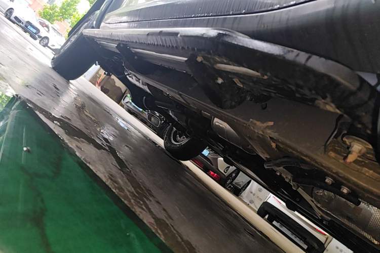 Used SAIC MAXUS Xingji 2023 Starry L 2.0T Diesel Automatic 2WD Elite Edition Standard Cab Right Side Sill
