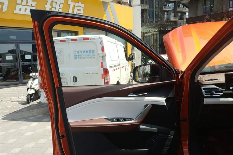 Used SAIC MAXUS Xingji 2023 Starry H 2.0T Automatic Diesel Dual-Turbo All-Wheel Drive Luxury Edition Long Wheelbase Left Front Door Interior