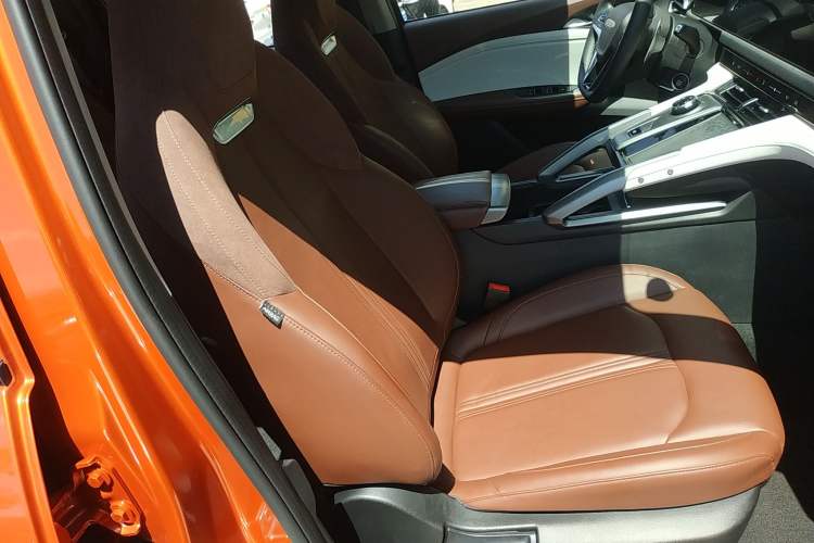 Used SAIC MAXUS Xingji 2023 Starry H 2.0T Automatic Diesel Dual-Turbo All-Wheel Drive Luxury Edition Long Wheelbase Right Front Seat
