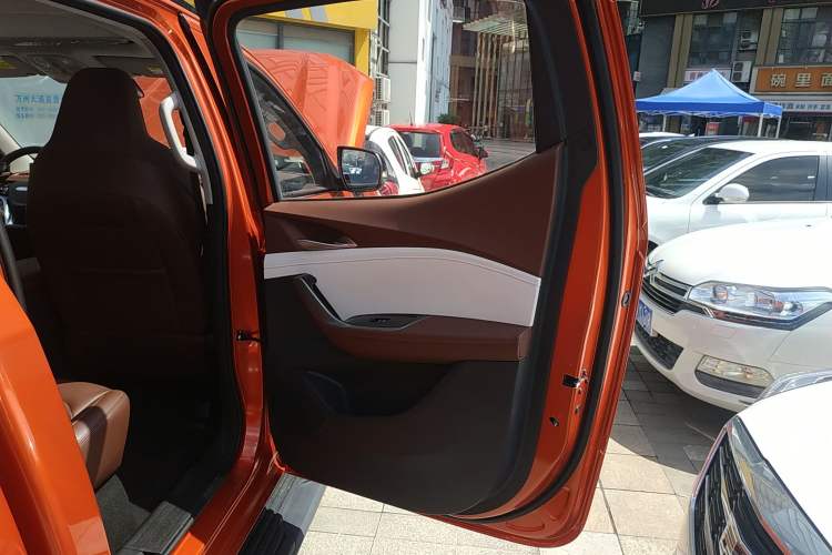 Used SAIC MAXUS Xingji 2023 Starry H 2.0T Automatic Diesel Dual-Turbo All-Wheel Drive Luxury Edition Long Wheelbase Right Rear Door Interior