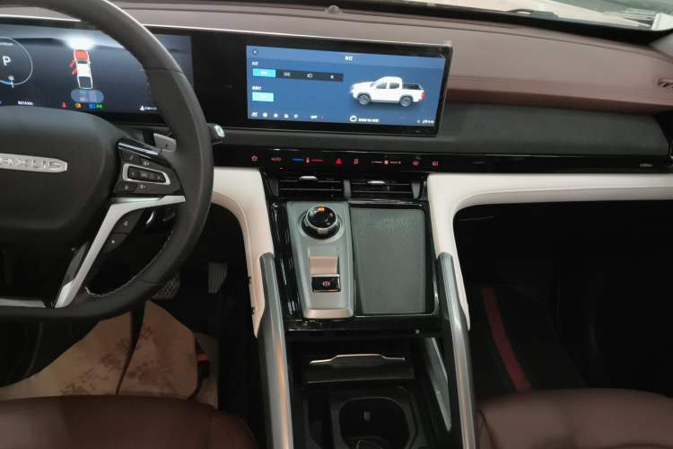 Used SAIC MAXUS Xingji 2023 Starry H 2.0T Automatic Diesel Dual-Turbo All-Wheel Drive Luxury Edition Long Wheelbase Audio And AC Panel