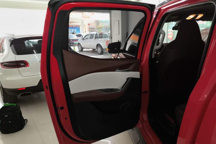 Used SAIC MAXUS Xingji 2023 Starry H 2.0T Automatic Diesel Dual-Turbo All-Wheel Drive Luxury Edition Long Wheelbase Left Rear Door Interior