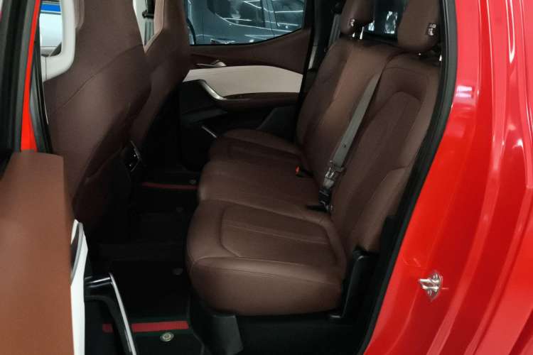 Used SAIC MAXUS Xingji 2023 Starry H 2.0T Automatic Diesel Dual-Turbo All-Wheel Drive Luxury Edition Long Wheelbase Left Rear Seat