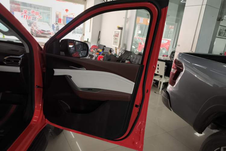 Used SAIC MAXUS Xingji 2023 Starry H 2.0T Automatic Diesel Dual-Turbo All-Wheel Drive Luxury Edition Long Wheelbase Right Front Door Interior