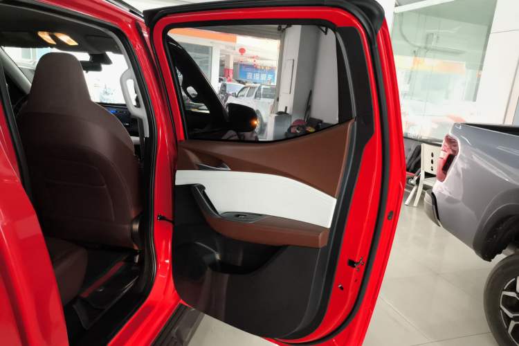 Used SAIC MAXUS Xingji 2023 Starry H 2.0T Automatic Diesel Dual-Turbo All-Wheel Drive Luxury Edition Long Wheelbase Right Rear Door Interior