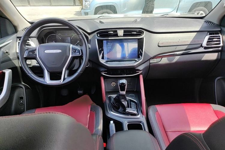 Used SAIC MAXUS Xingji 2023 Starry L 2.0T Diesel Manual Two-Wheel-Drive Elite Edition Flatbed Center Console