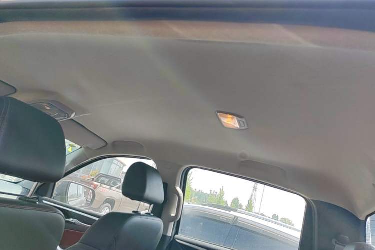 Used SAIC MAXUS Xingji 2023 Starry L 2.0T Diesel Manual Two-Wheel-Drive Elite Edition Flatbed Headliner