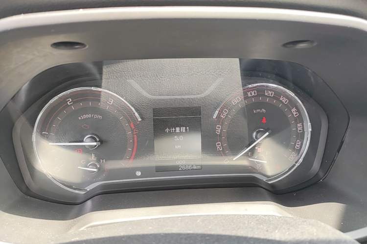 Used SAIC MAXUS Xingji 2023 Starry L 2.0T Diesel Manual Two-Wheel-Drive Elite Edition Flatbed Instrument Cluster