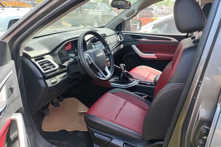 Used SAIC MAXUS Xingji 2023 Starry L 2.0T Diesel Manual Two-Wheel-Drive Elite Edition Flatbed Left Front Seat