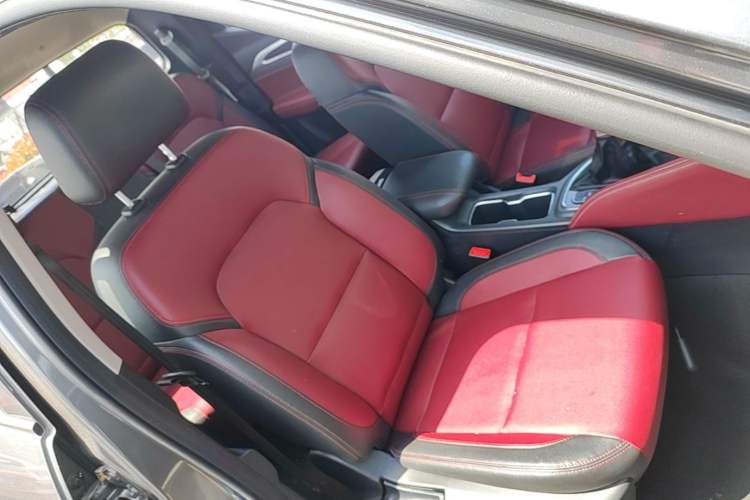 Used SAIC MAXUS Xingji 2023 Starry L 2.0T Diesel Manual Two-Wheel-Drive Elite Edition Flatbed Right Front Seat