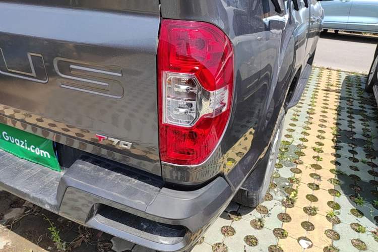 Used SAIC MAXUS Xingji 2023 Starry L 2.0T Diesel Manual Two-Wheel-Drive Elite Edition Flatbed Right Rear Taillight