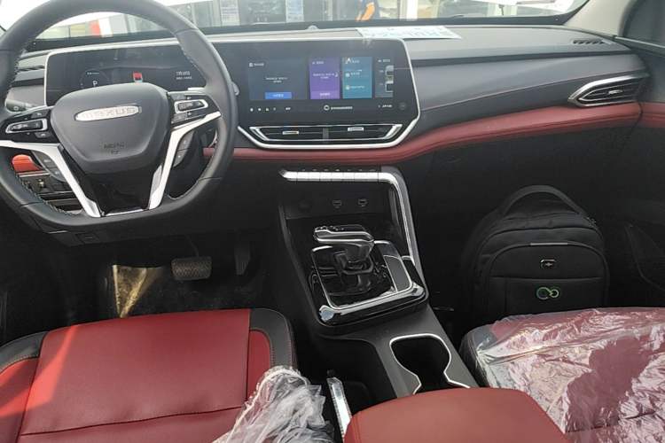 Used SAIC MAXUS Xingji 2023 Starry R 2.0T Automatic Diesel 2WD Luxury Edition Long-Box Model Audio And AC Panel