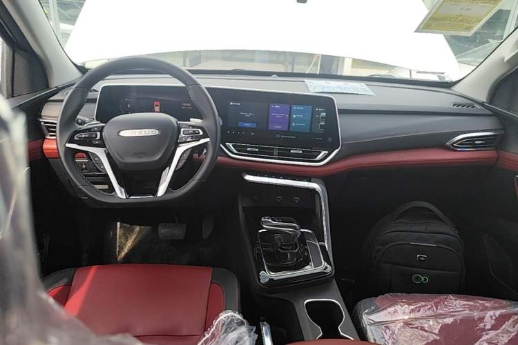 Used SAIC MAXUS Xingji 2023 Starry R 2.0T Automatic Diesel 2WD Luxury Edition Long-Box Model Center Console
