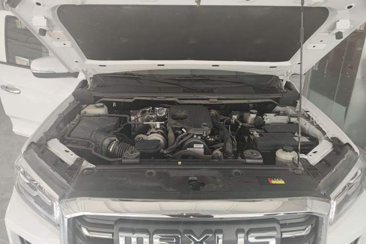 Used SAIC MAXUS Xingji 2023 Starry L 2.0T Diesel Automatic 2WD Elite Edition Long Bed Engine Bay