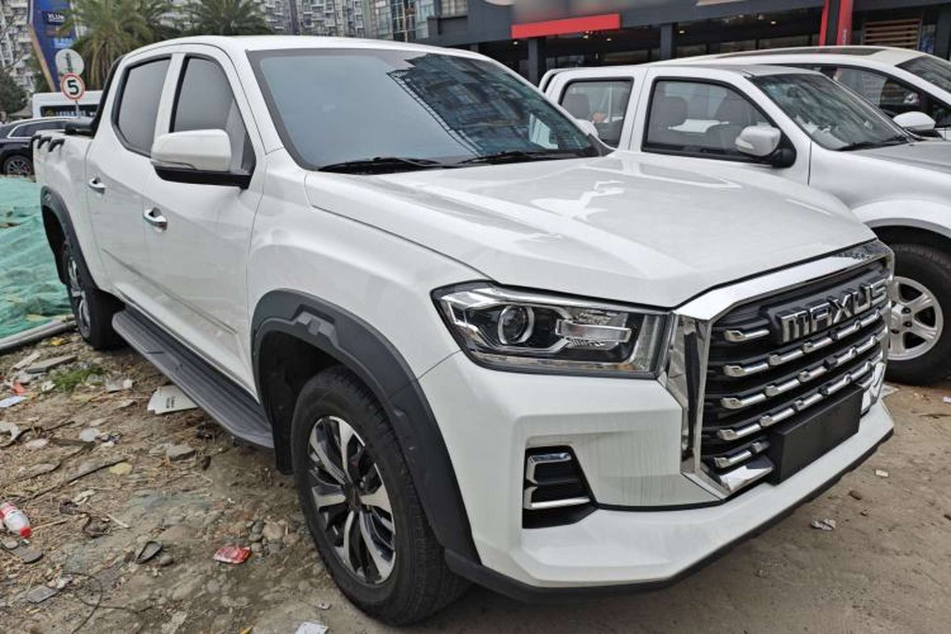 Used SAIC MAXUS Xingji 2023 Starry L 2.0T Diesel Automatic 4x4 Elite Edition Long Bed Exterior 1