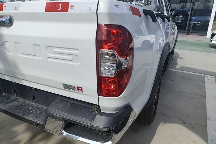 Used SAIC MAXUS Xingji 2023 Starry R 2.0T Automatic Diesel 2WD Luxury Edition Long-Box Model Exterior 3