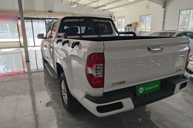 Used SAIC MAXUS Xingji 2023 Starry L 2.0T Diesel Automatic 2WD Elite Edition Long Bed Exterior 5