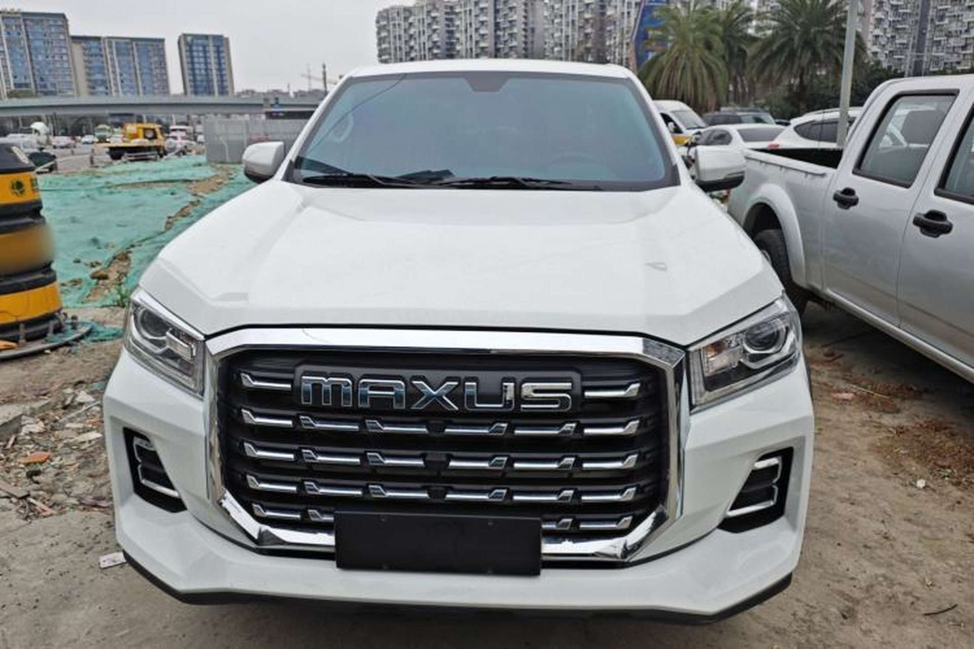 Used SAIC MAXUS Xingji 2023 Starry L 2.0T Diesel Automatic 4x4 Elite Edition Long Bed Front