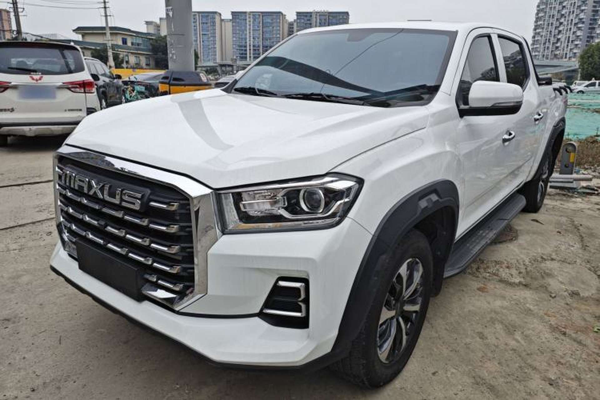 Used SAIC MAXUS Xingji 2023 Starry L 2.0T Diesel Automatic 4x4 Elite Edition Long Bed Front Left 45 Deg
