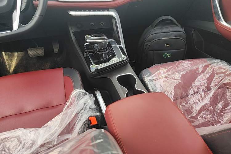 Used SAIC MAXUS Xingji 2023 Starry R 2.0T Automatic Diesel 2WD Luxury Edition Long-Box Model Gear Lever