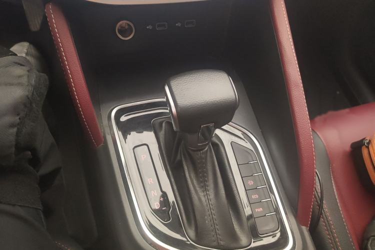 Used SAIC MAXUS Xingji 2023 Starry L 2.0T Diesel Automatic 2WD Elite Edition Long Bed Gear Lever