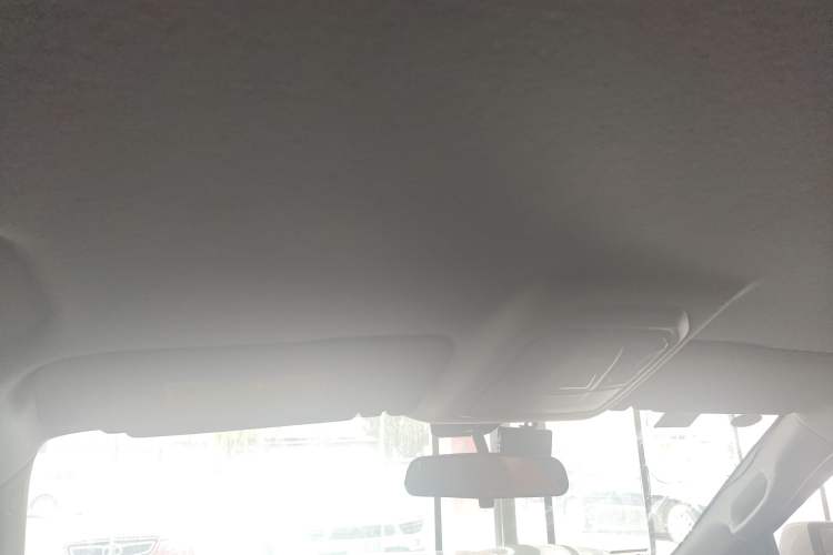 Used SAIC MAXUS Xingji 2023 Starry L 2.0T Diesel Automatic 2WD Elite Edition Long Bed Headliner