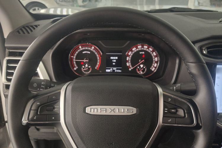 Used SAIC MAXUS Xingji 2023 Starry L 2.0T Diesel Automatic 2WD Elite Edition Long Bed Interior 3