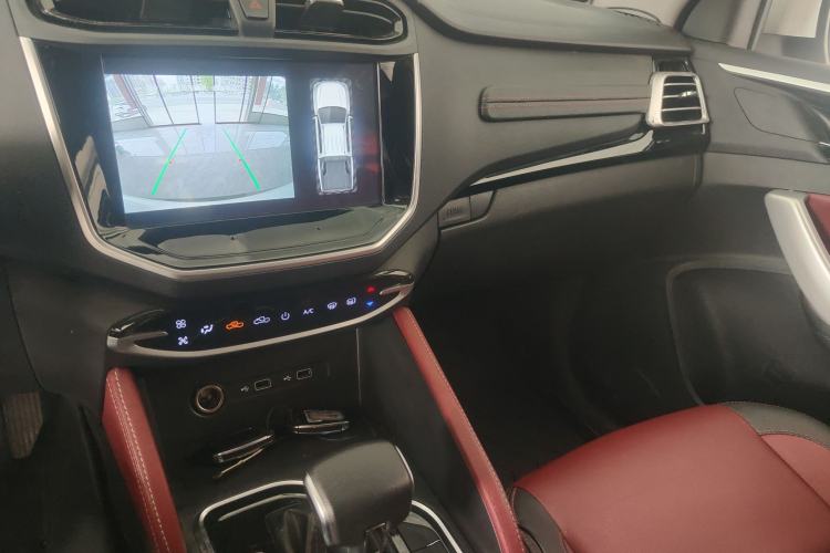 Used SAIC MAXUS Xingji 2023 Starry L 2.0T Diesel Automatic 2WD Elite Edition Long Bed Interior 4