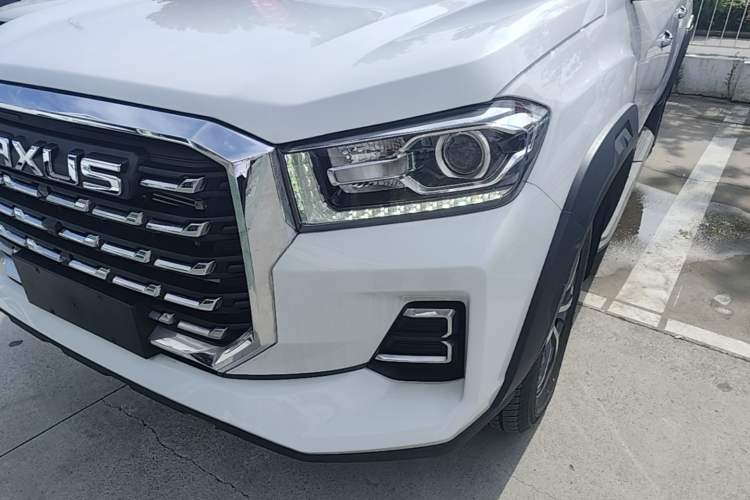 Used SAIC MAXUS Xingji 2023 Starry R 2.0T Automatic Diesel 2WD Luxury Edition Long-Box Model Left Front Headlight