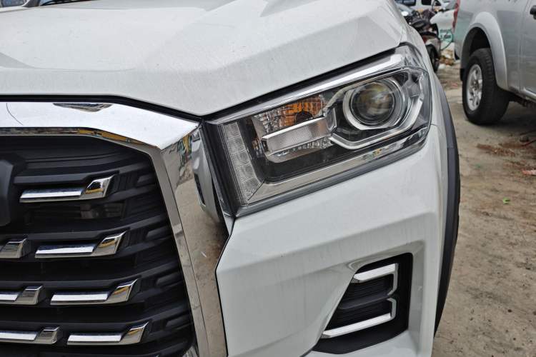 Used SAIC MAXUS Xingji 2023 Starry L 2.0T Diesel Automatic 4x4 Elite Edition Long Bed Left Front Headlight