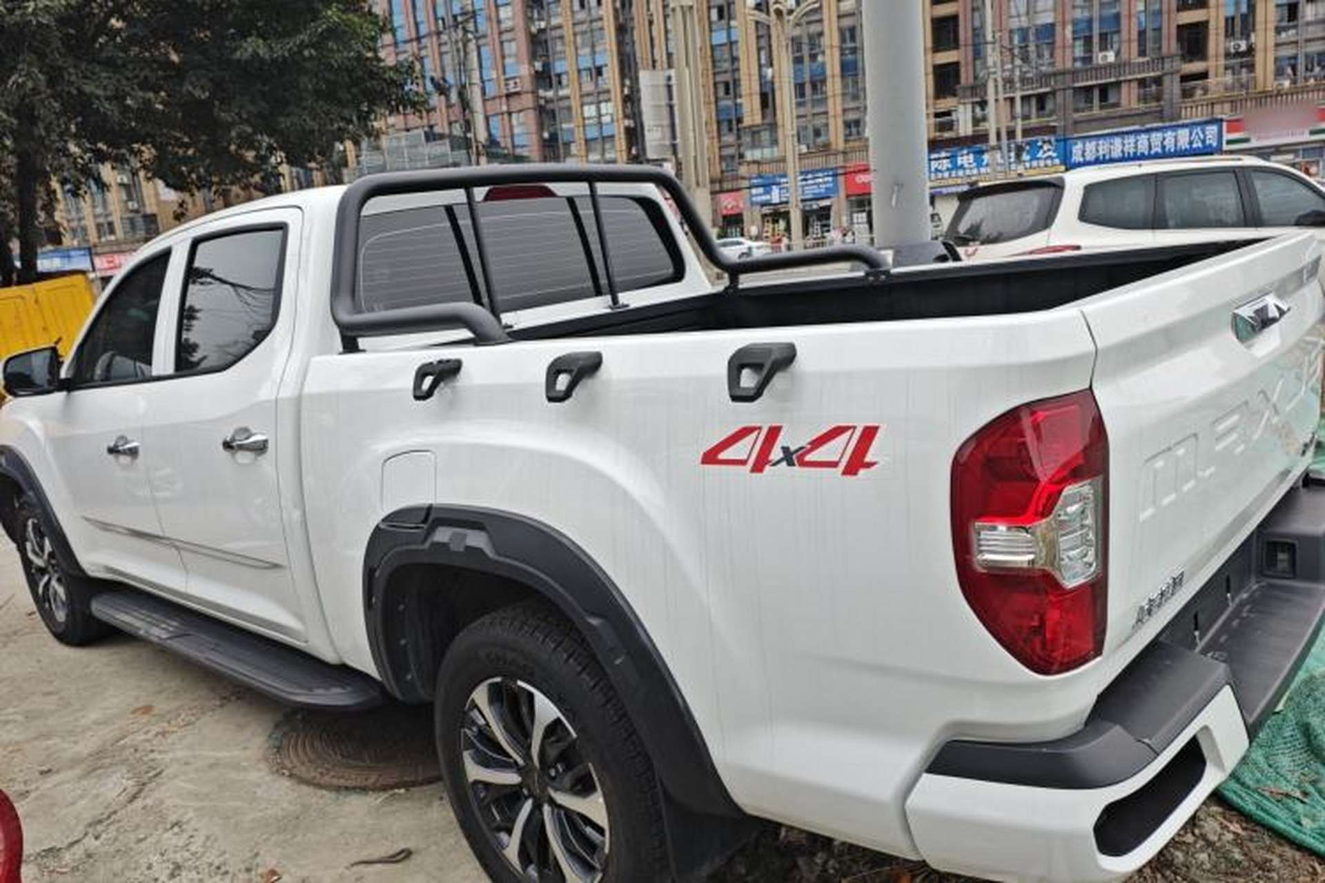 Used SAIC MAXUS Xingji 2023 Starry L 2.0T Diesel Automatic 4x4 Elite Edition Long Bed Left Side