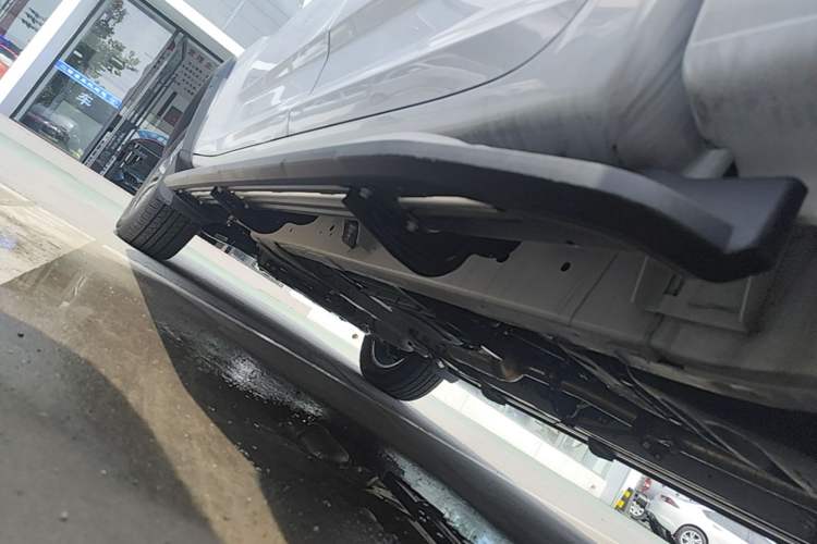 Used SAIC MAXUS Xingji 2023 Starry R 2.0T Automatic Diesel 2WD Luxury Edition Long-Box Model Left Side Sill