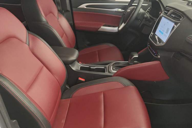 Used SAIC MAXUS Xingji 2023 Starry L 2.0T Diesel Automatic 2WD Elite Edition Long Bed Right Front Seat