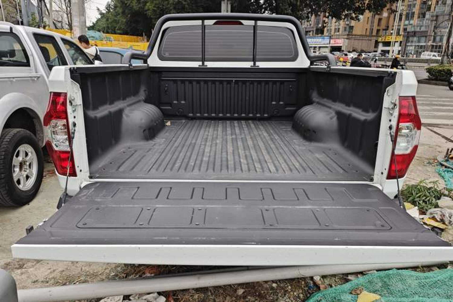 Used SAIC MAXUS Xingji 2023 Starry L 2.0T Diesel Automatic 4x4 Elite Edition Long Bed Trunk