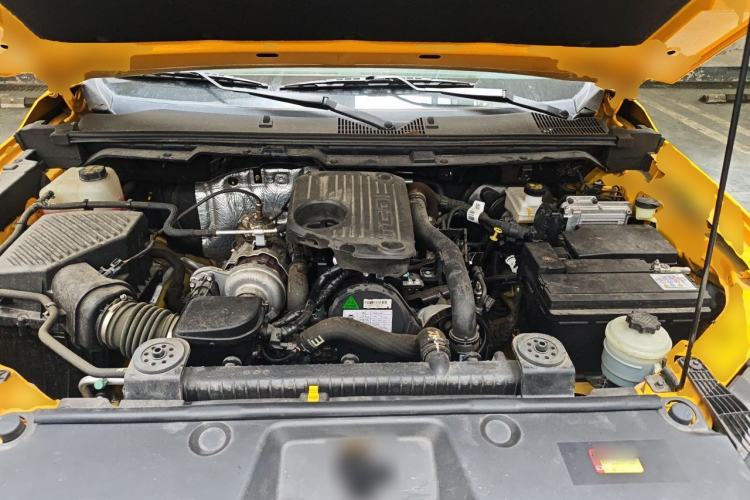 Used SAIC MAXUS Xingji 2023 Starry L 2.0T Diesel Manual Two-Wheel-Drive Elite Edition Long Bed Engine Bay