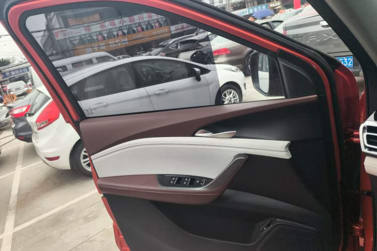 Used SAIC MAXUS Xingji 2023 Starry H 2.0T Automatic Diesel Dual-Turbo All-Wheel Drive Luxury Edition Standard Wheelbase Left Front Door Interior
