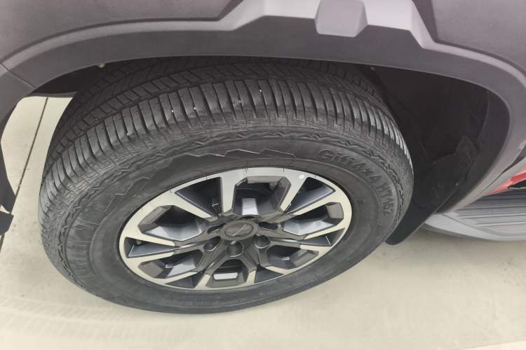 Used SAIC MAXUS Xingji 2023 Starry H 2.0T Automatic Diesel Dual-Turbo All-Wheel Drive Luxury Edition Standard Wheelbase Left Front Wheel Hub