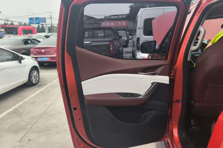 Used SAIC MAXUS Xingji 2023 Starry H 2.0T Automatic Diesel Dual-Turbo All-Wheel Drive Luxury Edition Standard Wheelbase Left Rear Door Interior