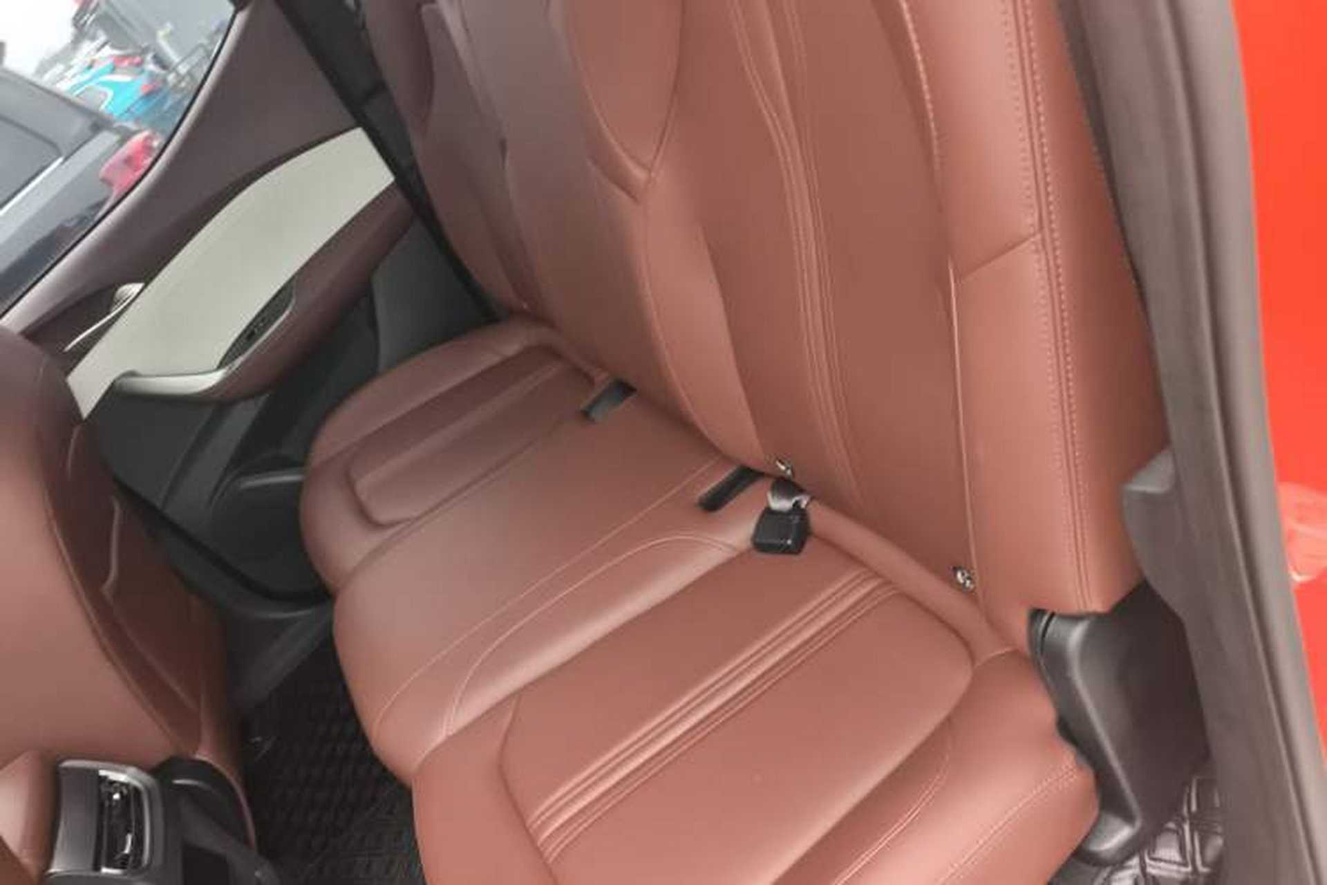 Used SAIC MAXUS Xingji 2023 Starry H 2.0T Automatic Diesel Dual-Turbo All-Wheel Drive Luxury Edition Standard Wheelbase Left Rear Seat