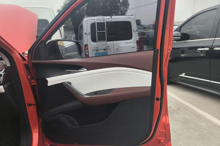 Used SAIC MAXUS Xingji 2023 Starry H 2.0T Automatic Diesel Dual-Turbo All-Wheel Drive Luxury Edition Standard Wheelbase Right Front Door Interior