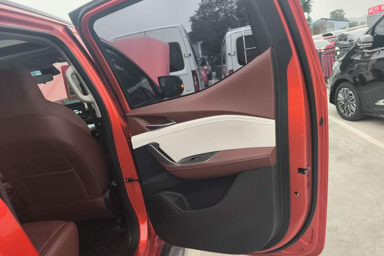 Used SAIC MAXUS Xingji 2023 Starry H 2.0T Automatic Diesel Dual-Turbo All-Wheel Drive Luxury Edition Standard Wheelbase Right Rear Door Interior