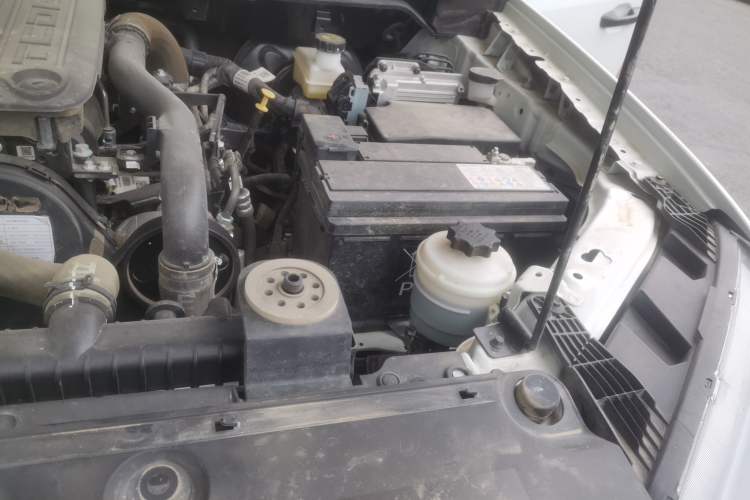 Used SAIC MAXUS Xingji  Engine Bay Left