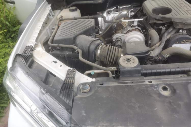 Used SAIC MAXUS Xingji  Engine Bay Right